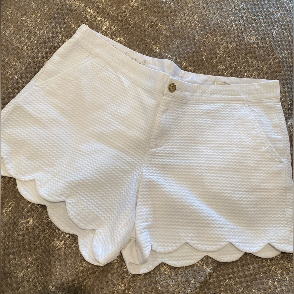 Lilly Pulitzer 5” inseam scalloped short